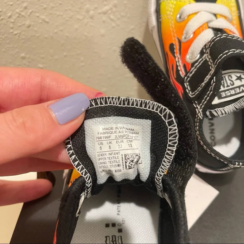 Converse All Star Infant Flames Sneakers Size 5,6 NIB